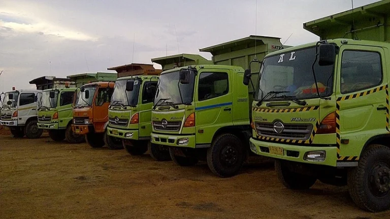sewa dump truck